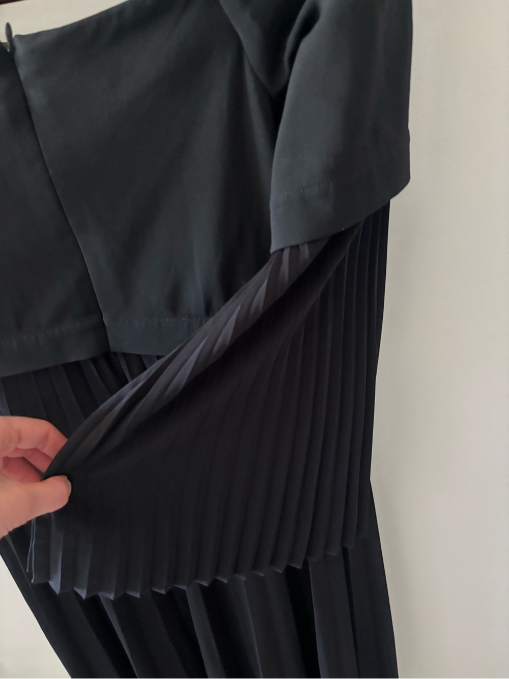 ALC Serena Off-the-Shoulder Pleated Midi Dress | Black | Size 14 - Picture 11 of 14